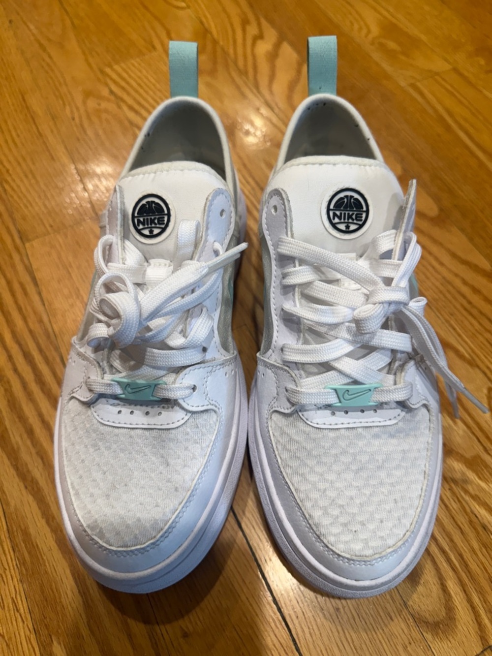 Nike Women's White Sneakers with Mint Swoosh - Picture 4 of 6